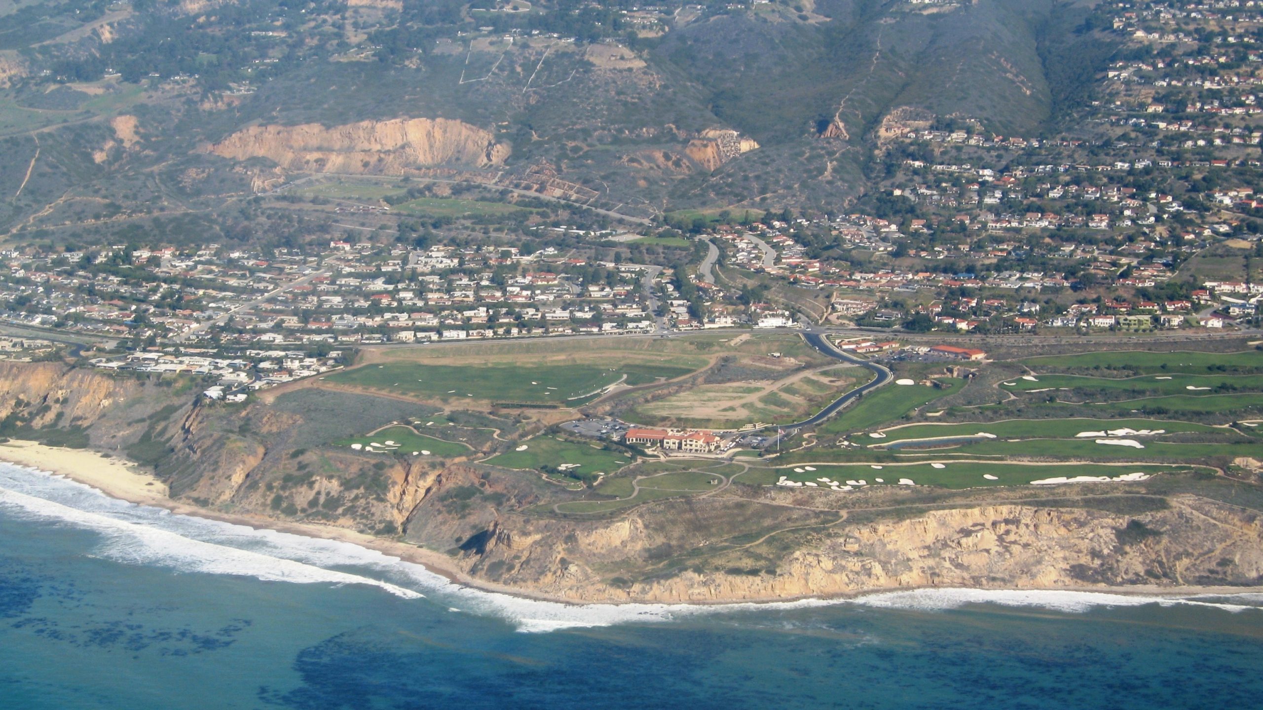 Aerial view of Trump National Golf Club Wikipedia: Cardinalngold