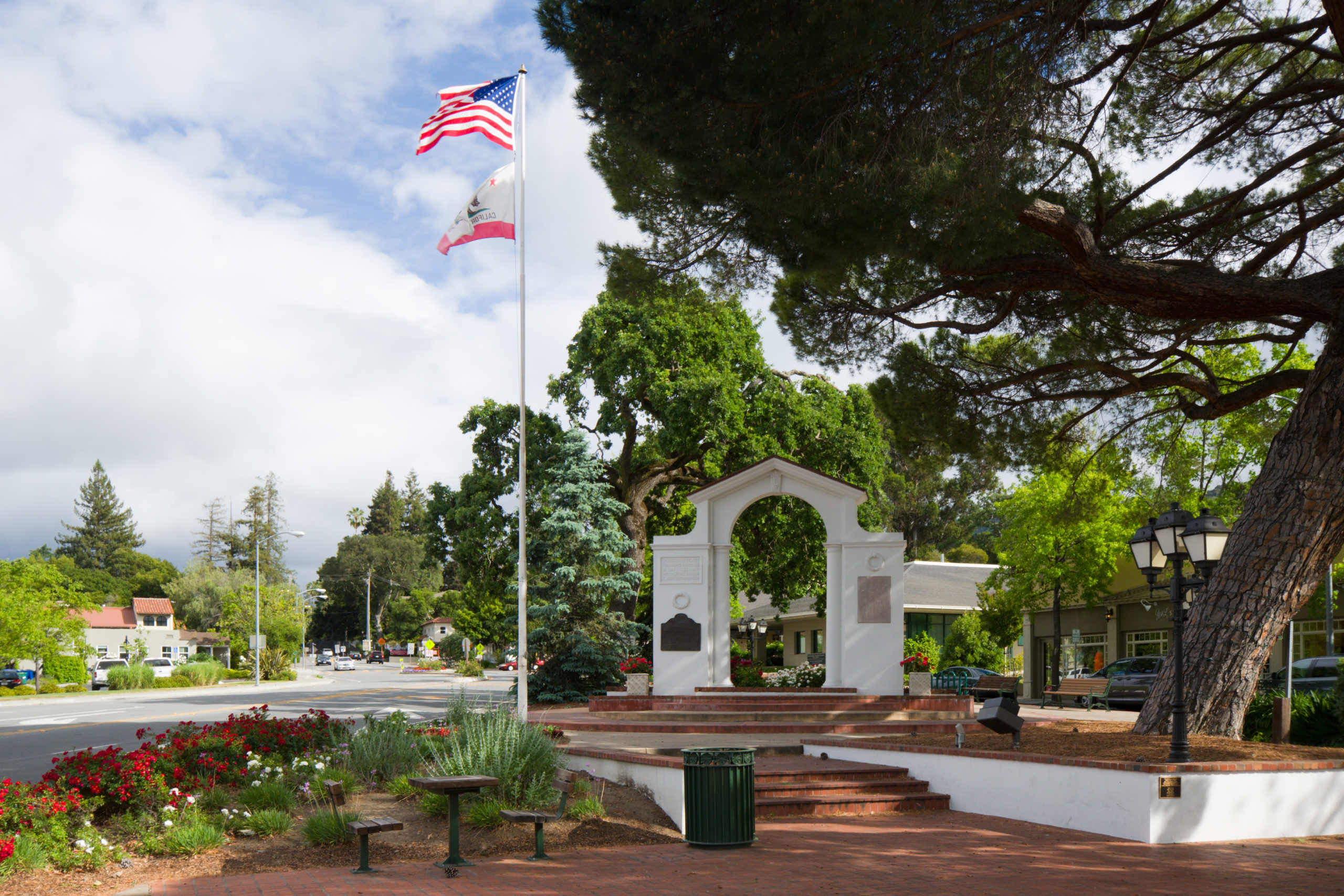 Memorial_Arch_Saratoga_California