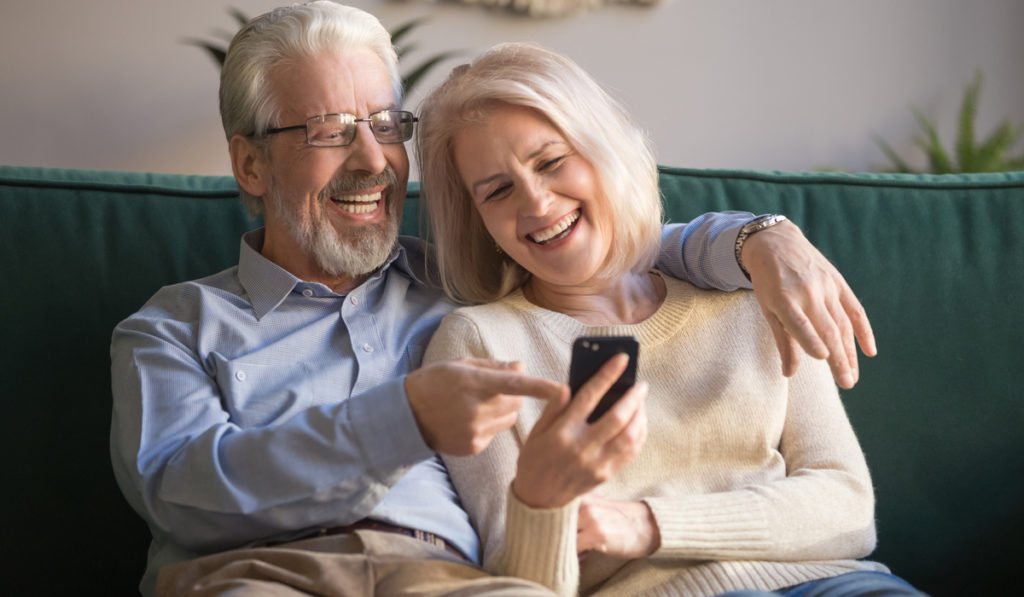 9 Easiest Cell Phones For Seniors To Use In 2022 California Mobility