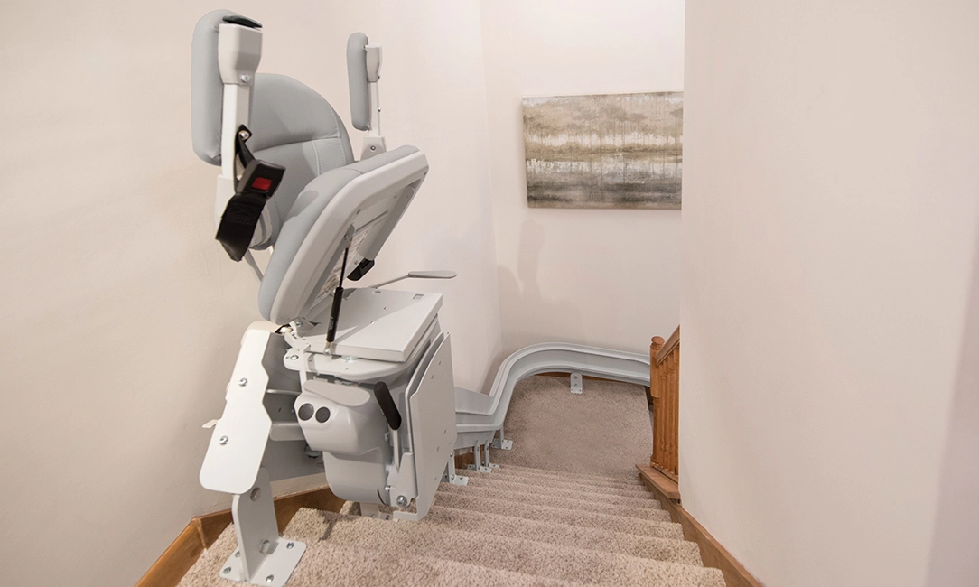 Stairlift-Bruno-Elite-CRE-2110-Top-Of-Stairs-2